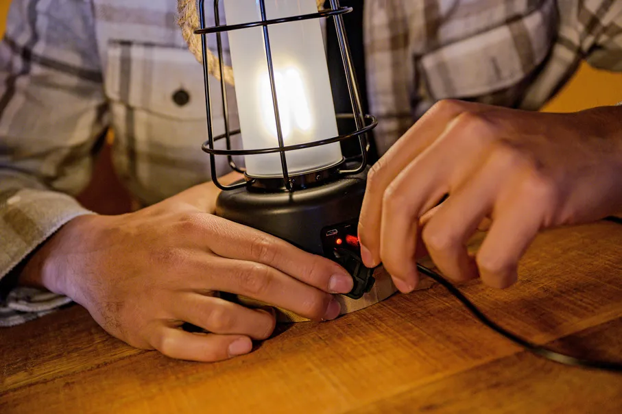 Finger, Hand, Person, Lampe, Holz