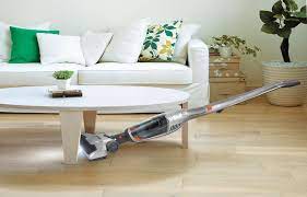 Kaffeetisch, Tabelle, Schwert, Couch, Wohnzimmer