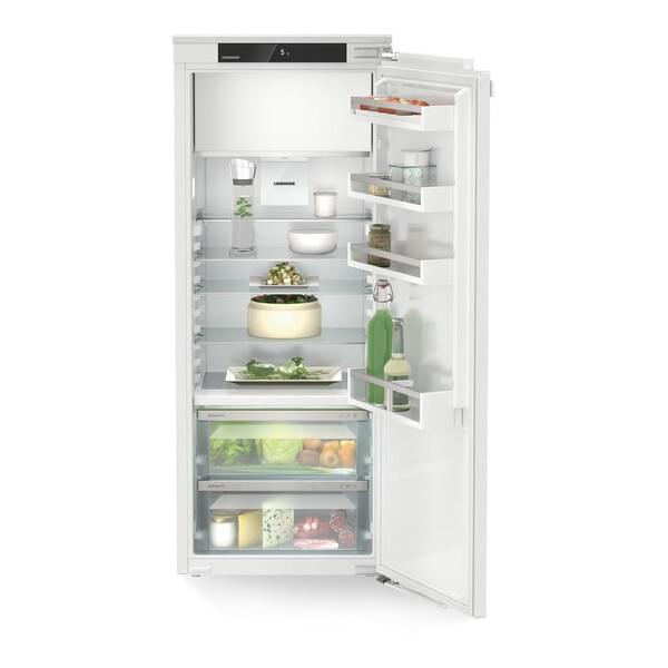 Kühlschrank, Standkühlschrank, Kühlschrankinnenraum, Glasablagen, weißer Kühlschrank