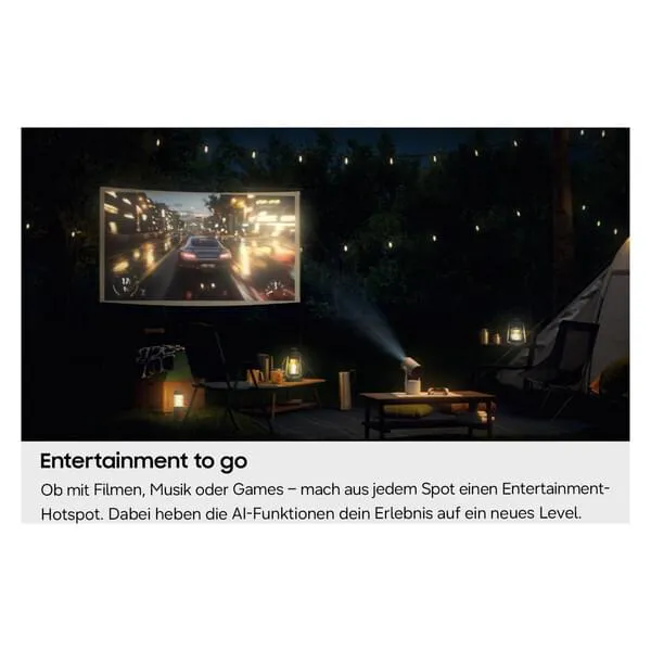 Outdoor-Kino, Beamerbildschirm, Camping-Setup, Nacht im Freien, Lounge-Arrangement