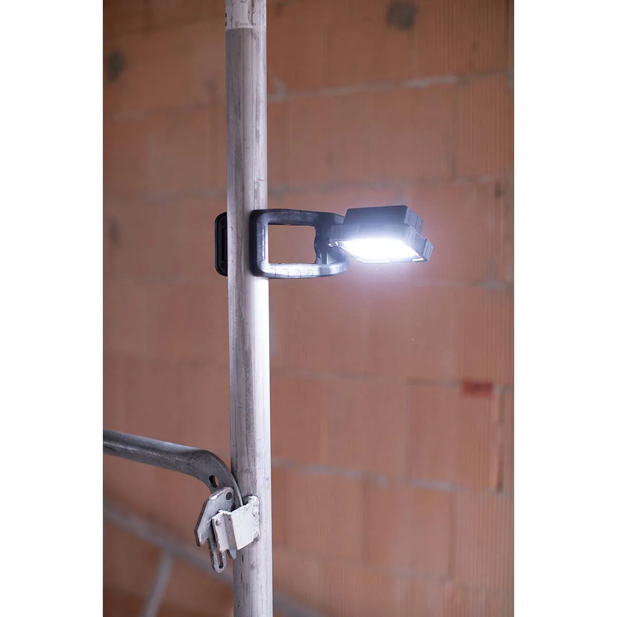 Klemmbarer LED Arbeitsstrahler 1050 MA