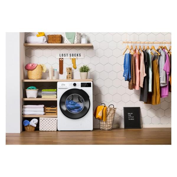 Waschmaschine, Waschküche, Frontlader, weiße Appliance, Kleiderständer