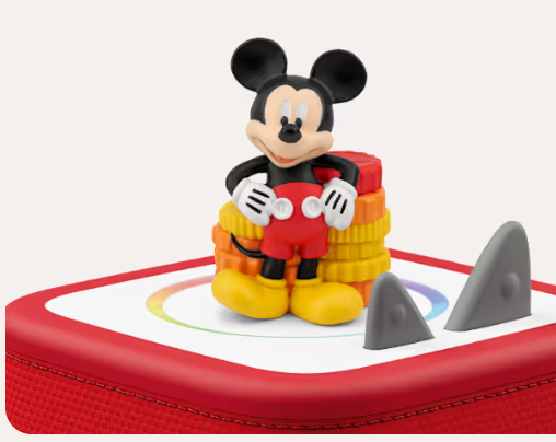Mickey Maus, Spielzeugfigur, rote Shorts, gelbe Schuhe, gestapelte Blöcke