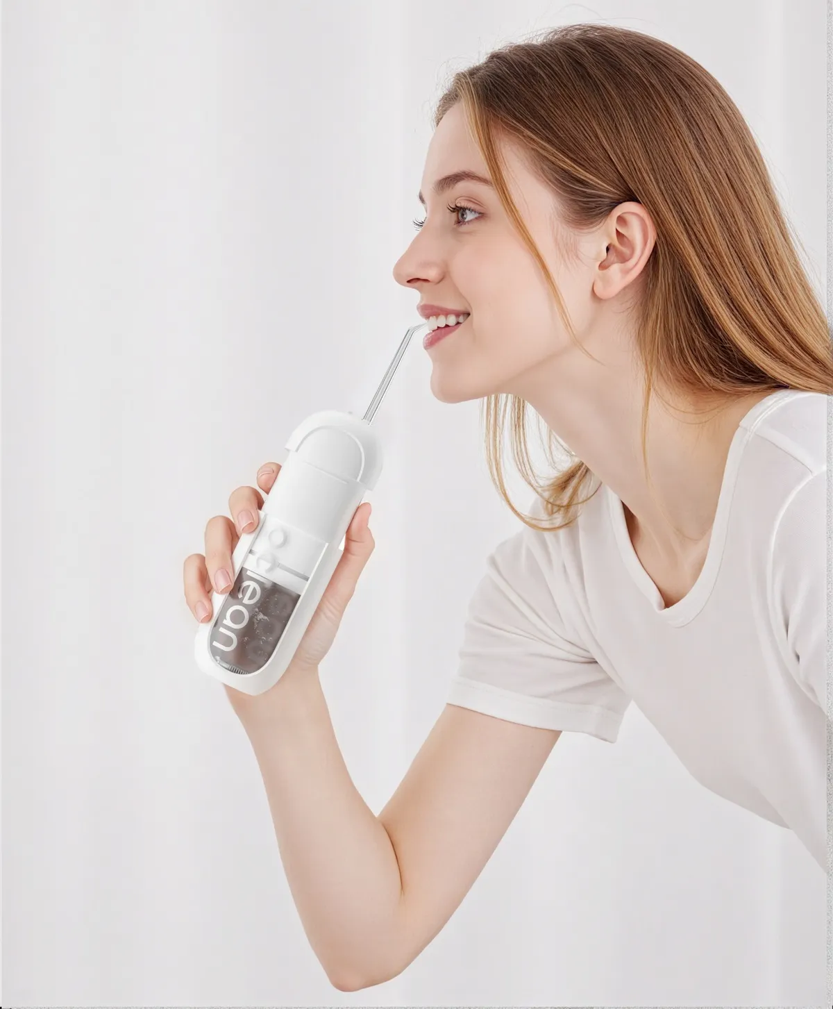 Wasserflasche, Strohhalm, Transparente Flasche, weiße Flasche, klare Flüssigkeit