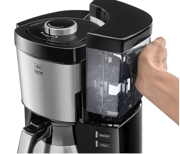 Kaffeemaschine, Karaffe, Mühle, digitale Anzeige, An-/Aus-Schalter
