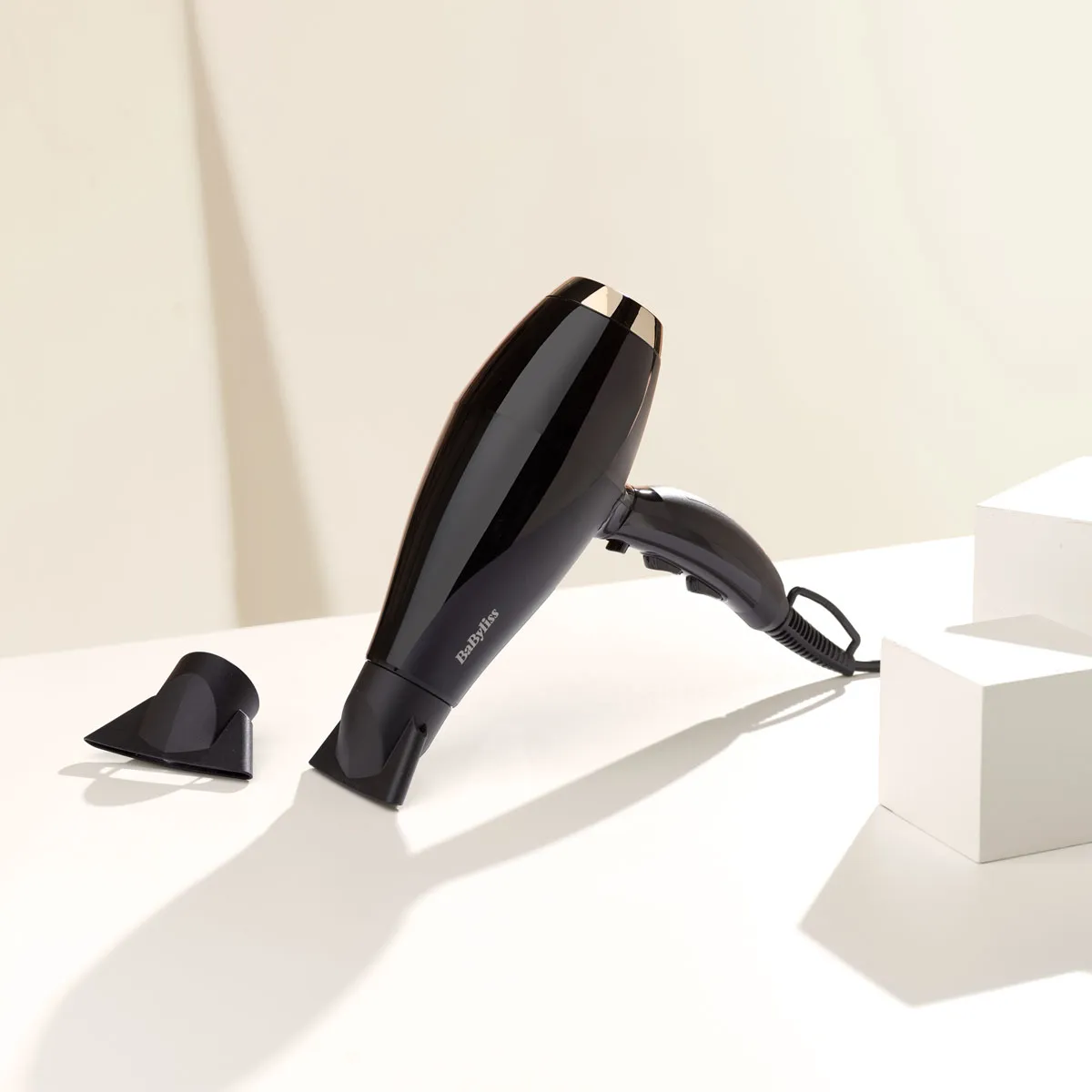 Haartrockner, schwarz, kabelgebunden, handheld, kompakt